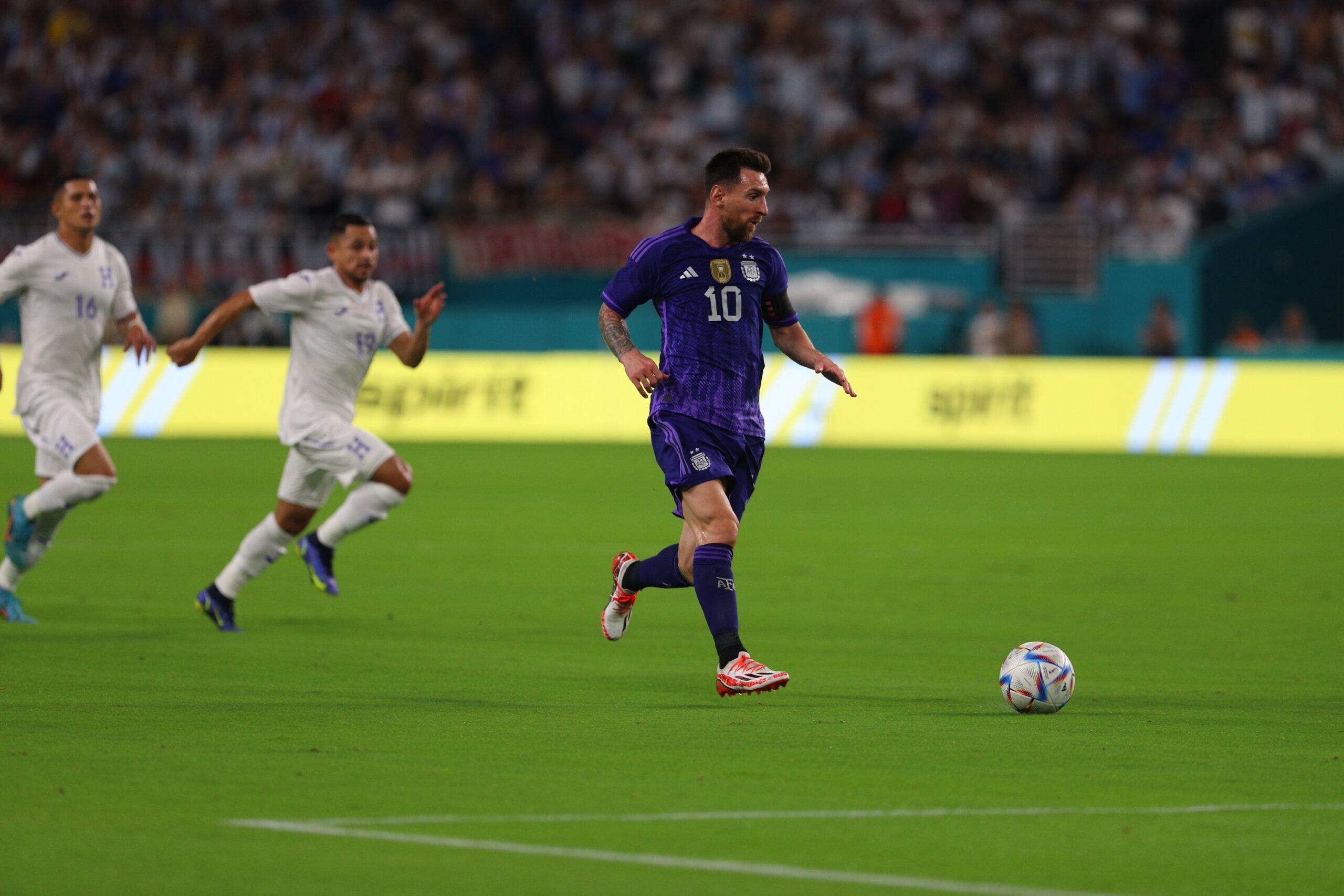 WATCH MESSI’S ARGENTINA TRAIN IN ABU DHABI